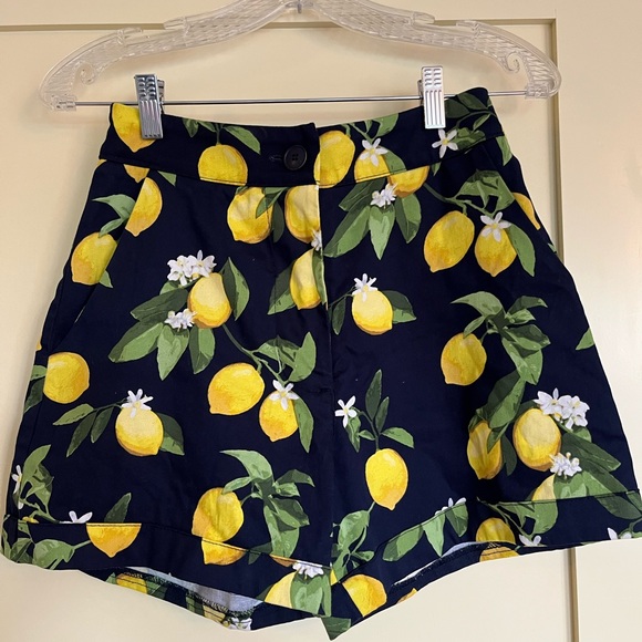 Annie 50 High-Waisted printed shorts, size XS. Made in Canada. - Picture 2 of 3